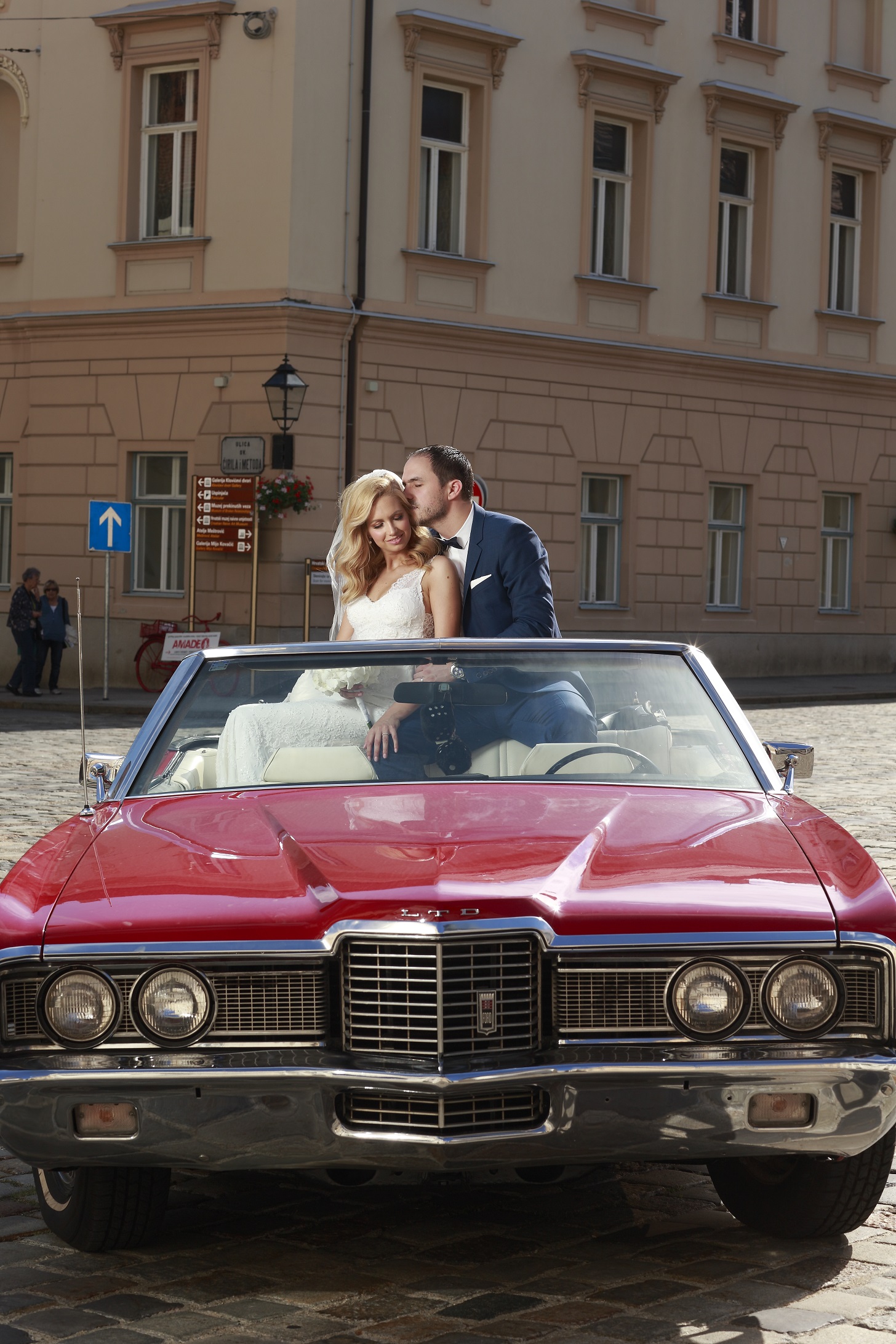 weddings-in-croatia-rent-a-car-oldtimer-car-wedding-planner-antropoti-ford-LTD-7.12